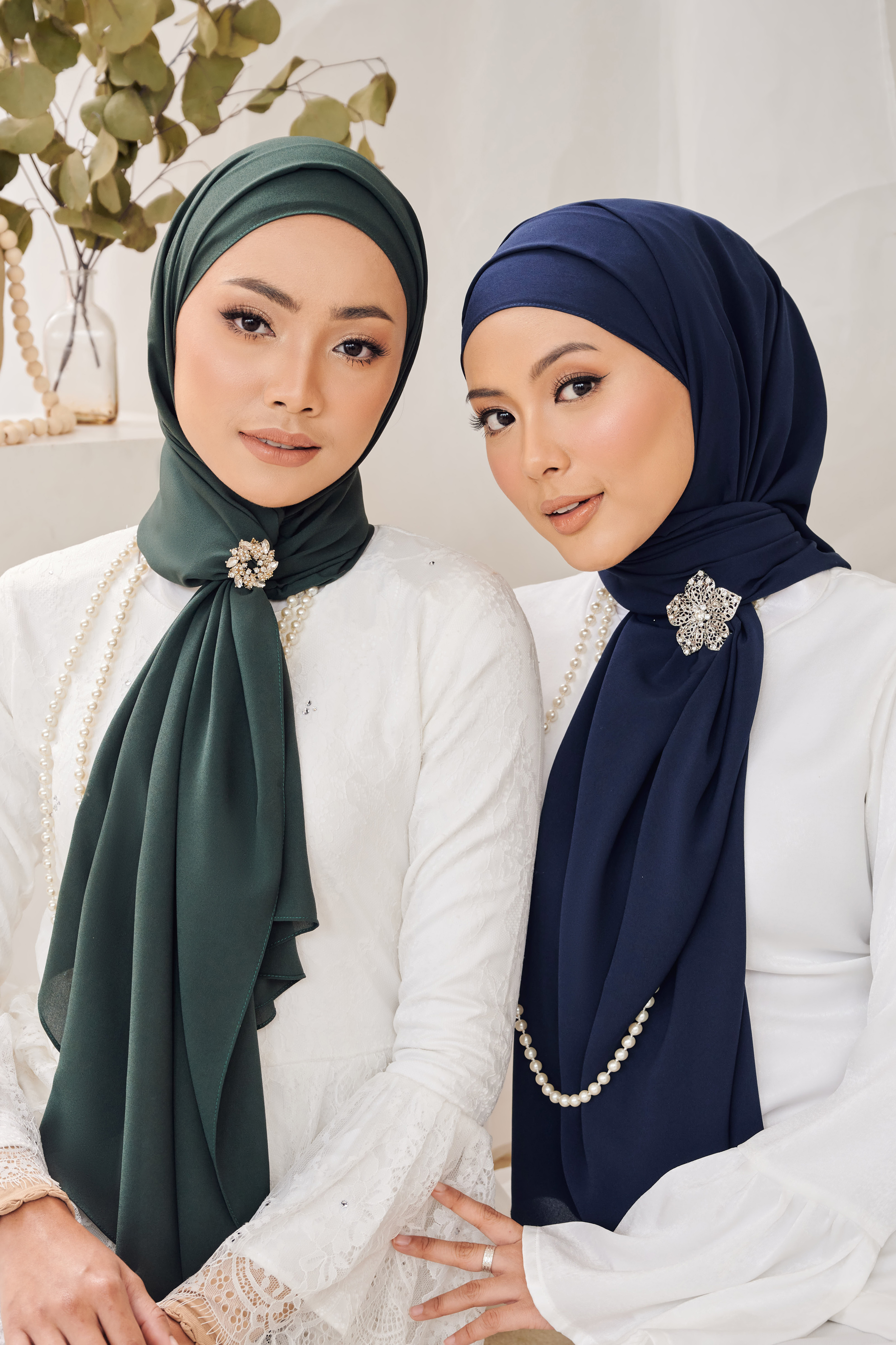 ALUN Long Shawl in Navy Blue